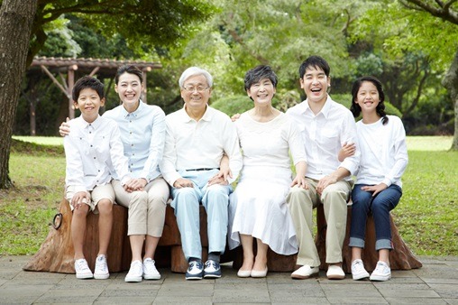 친오빠 친남동생이랑 같이 사진찍을때 신체 접촉 허용 범위는? | 인스티즈