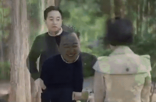 당대표에게 손수건 던지고 안절부절하는 초선 의원 | 인스티즈