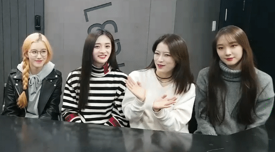 갑자기 오늘 금발에 안경쓴 쪼꼬미 박시연ㅋㅋㅋ | 인스티즈