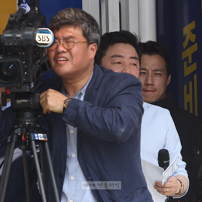 그가 문재인을 지키고 있다 | 인스티즈
