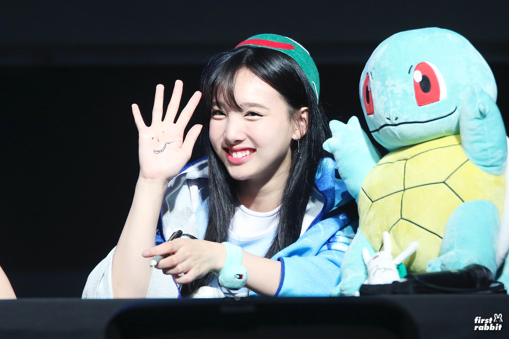 [트와이스] 서열9위 토끼언니 맏내 나연 짤들.jpg | 인스티즈