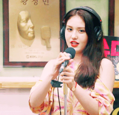 보이는 라디오에서 전소미.gif | 인스티즈