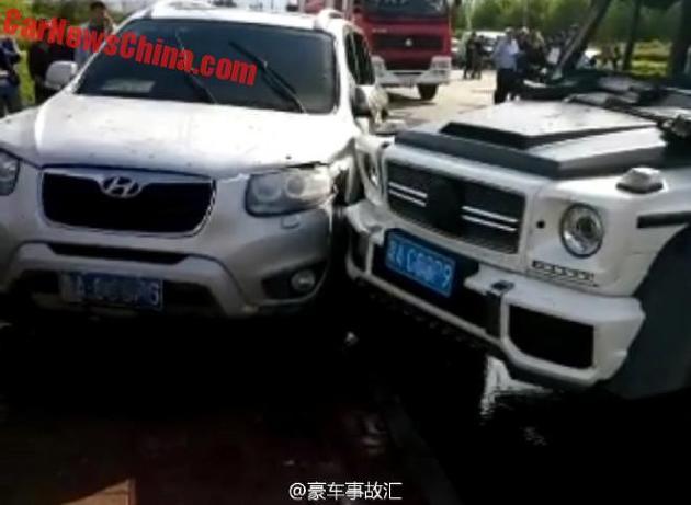 6억짜리 벤츠 G바겐 6X6를 불태워 버린 현대 싼타페.JPG | 인스티즈