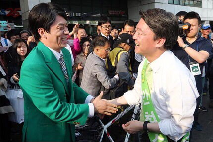 정치 시작한 후 가장 밝아보이는 안철수 | 인스티즈