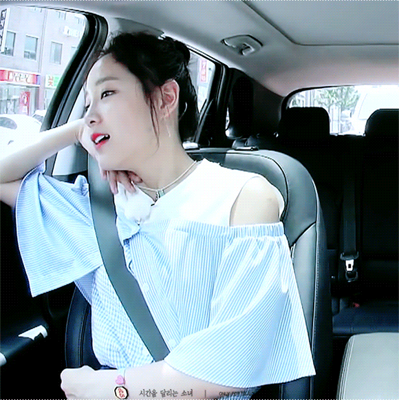 이마에 딱밤 한대 때리고 싶은 아이돌.gif | 인스티즈