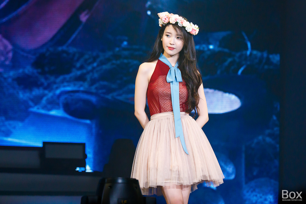 [15.11.22] 아이유 쳇셔 서울콘서트 둘째날 포토타임.jpgif | 인스티즈