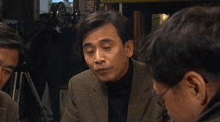 술자리에서 유시민 홍준표 기싸움 ㄷㄷㄷ.gif | 인스티즈