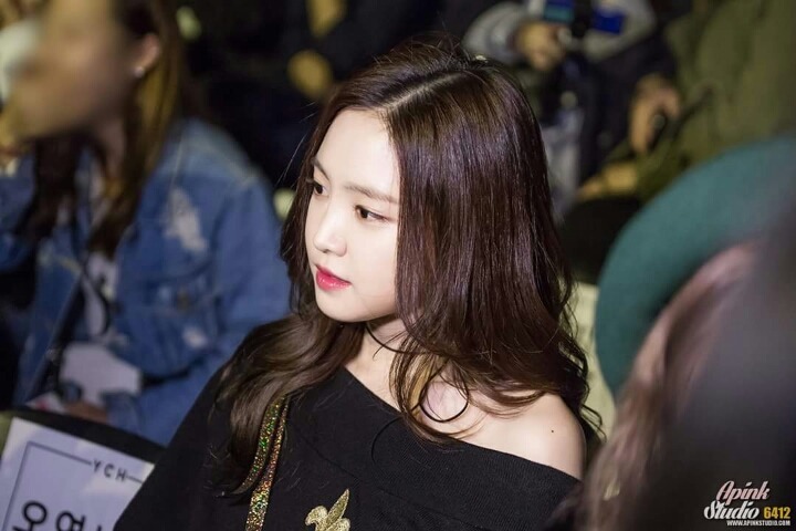 손나은의 어깨라인.jpgif | 인스티즈