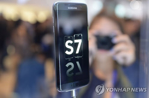 개인적으로 최신폰으로써의 프리미엄이 금방 사라진거 같은 폰 | 인스티즈