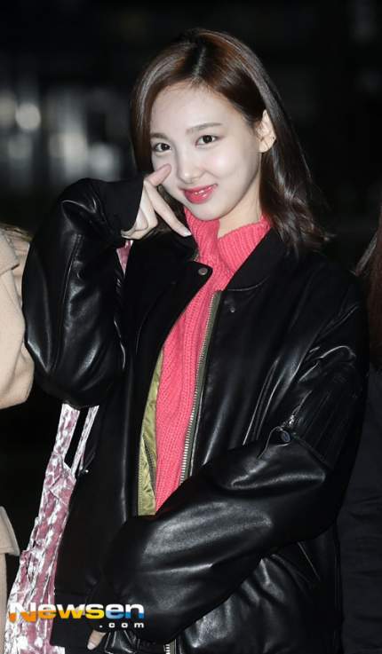 오늘자 트와이스 출근길 | 인스티즈