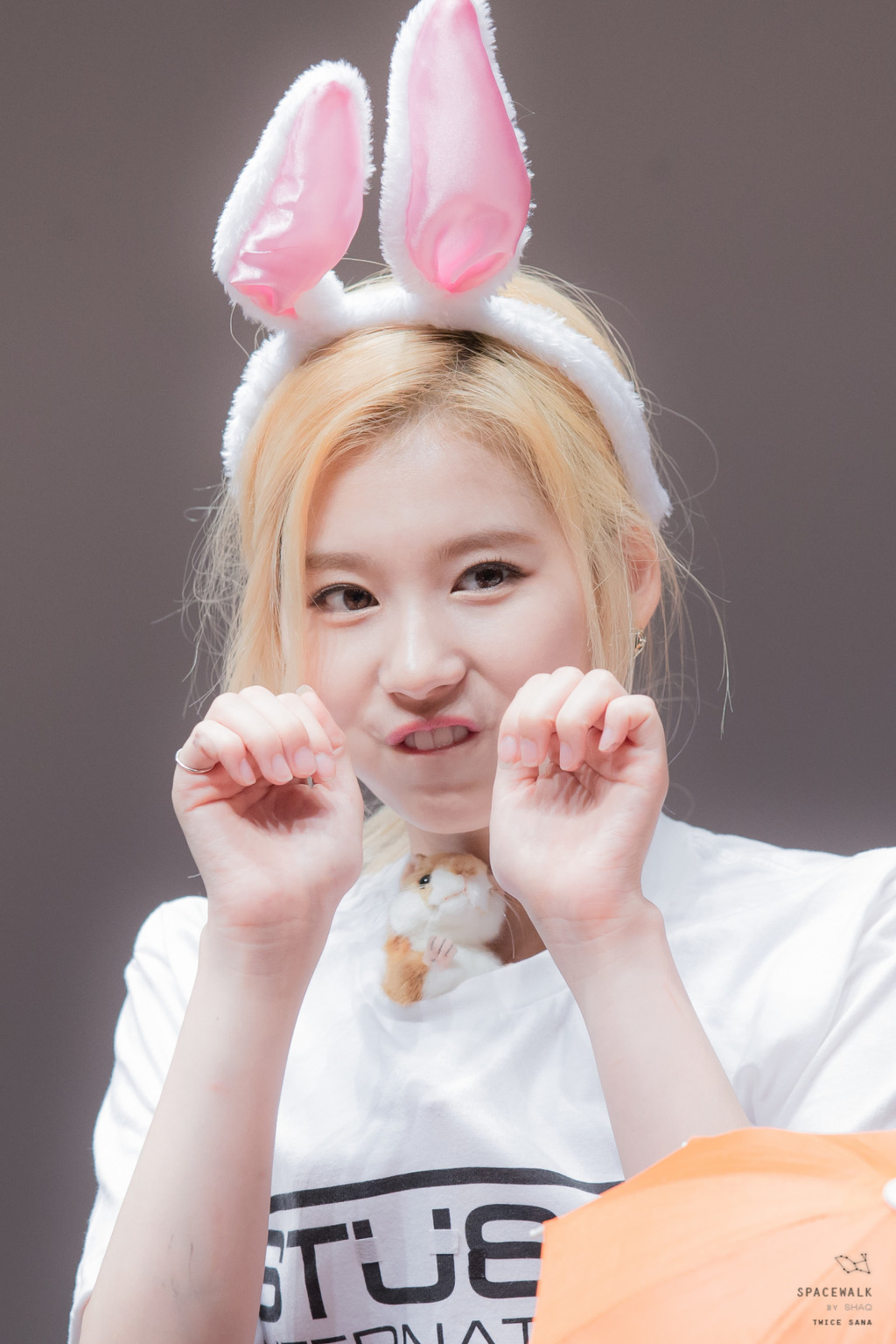 소녀시대에게 인사하는 사나 | 인스티즈