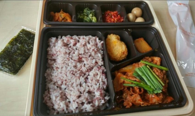 오늘자 러블리즈 아육대 점심 도시락 상황...jpg | 인스티즈