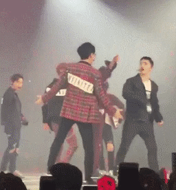 뒷모습만 보면 아이돌급인 유재석.gif | 인스티즈