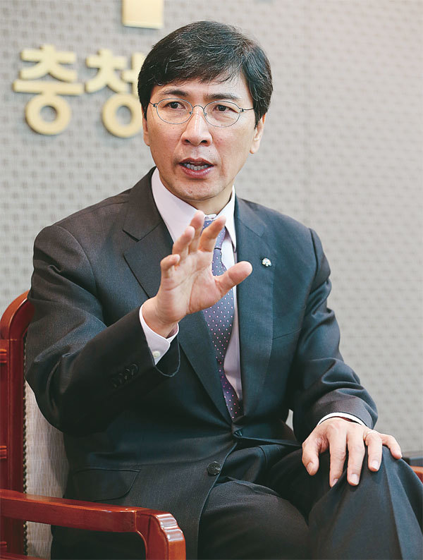 진짜 이 형 얼굴로 정치하려고 하네.jpg | 인스티즈