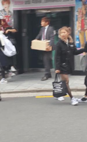트와이스 팔짱.gif | 인스티즈