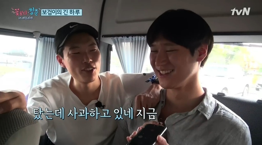 박보검을 바라보는 남자 스태프들의 표정.jpgif | 인스티즈