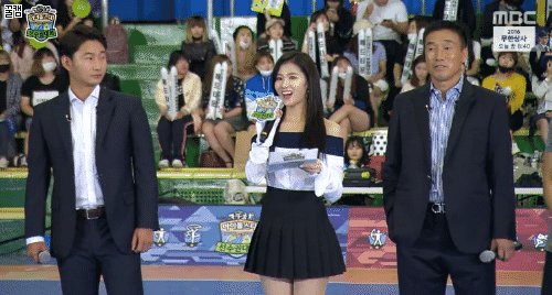 트와이스 사나 아육대 MC 컷본 | 인스티즈