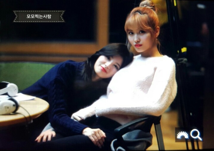 [트와이스] 헤드폰으로 장난치는 사나랑 모모 | 인스티즈