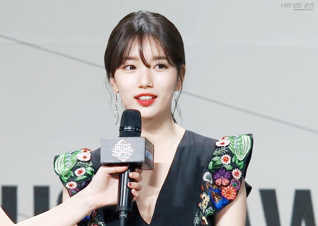 오늘 시상식에서도 미모 열일하는 수지.jpgif | 인스티즈