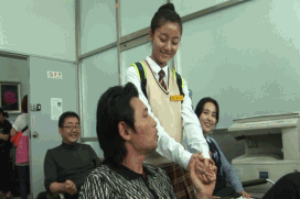 손 큰 남자연예인들의 실감나는 손크기 비교짤ㄷㄷㄷ.jpg +추가 | 인스티즈