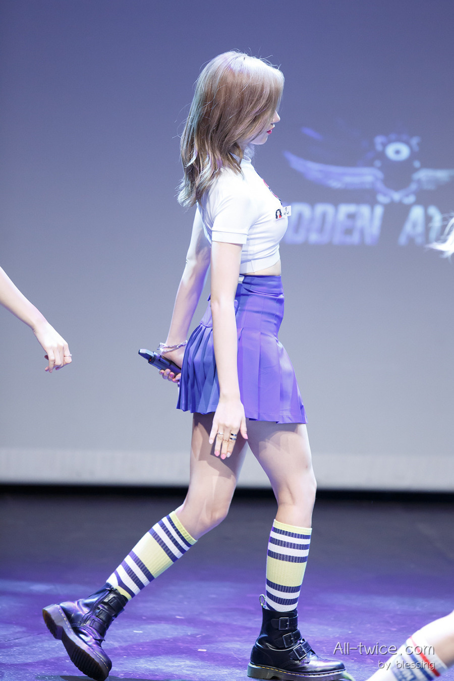 [트와이스] 팬싸에서 선물받은 사나 | 인스티즈