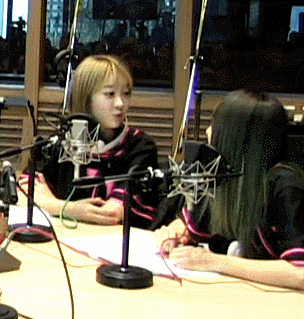 아기새꺼 뻇어먹는 어미새.GIF | 인스티즈