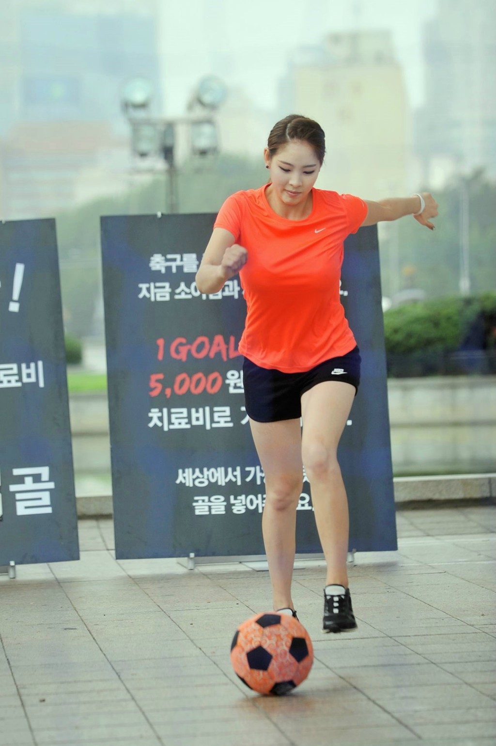 수지 하이힐 벗고, | 인스티즈