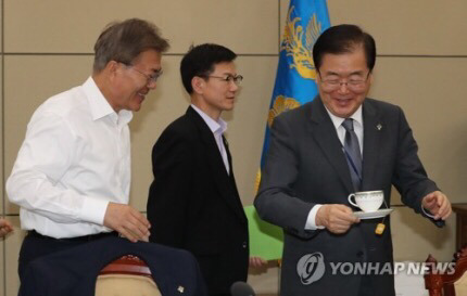  수석보좌관회의+티타임 기사 사진 06/05 | 인스티즈