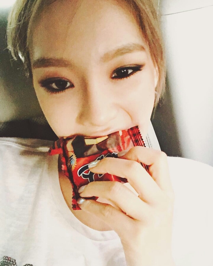 오늘자 분위기 있는 태연 인스타그램.jpgif | 인스티즈