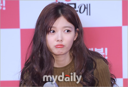 오늘자 시사회 김유정 | 인스티즈