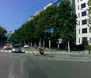 기습 당하는 배달원.gif | 인스티즈