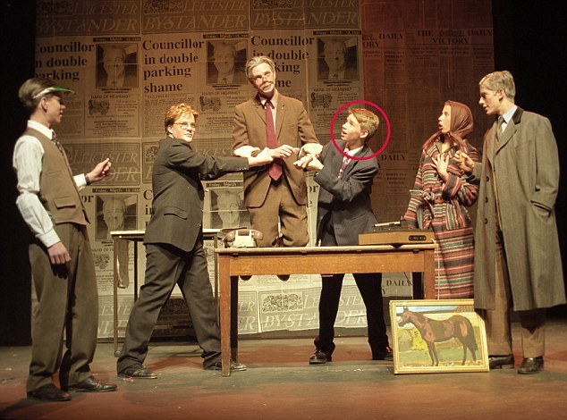 이튼 스쿨 동창인 에디 레드메인과 윌리엄 왕자 | 인스티즈