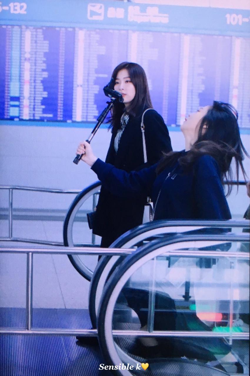 오늘자 출국하는 레드벨벳.jpg | 인스티즈