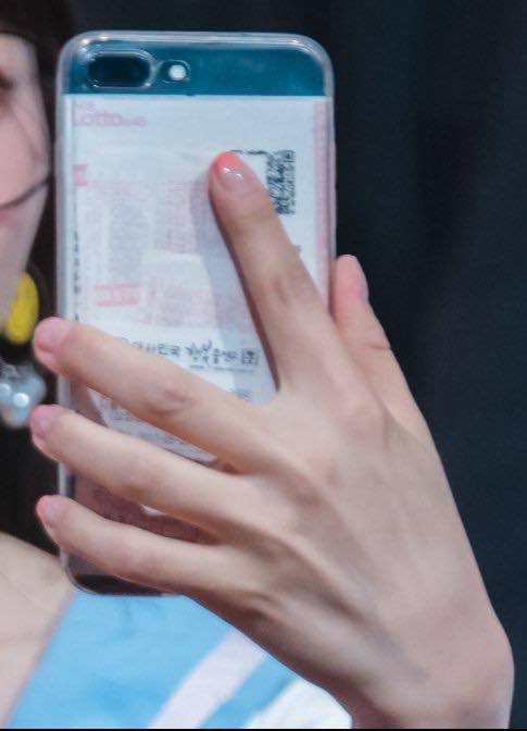 흔한 여자아이돌 폰케이스.jpg | 인스티즈