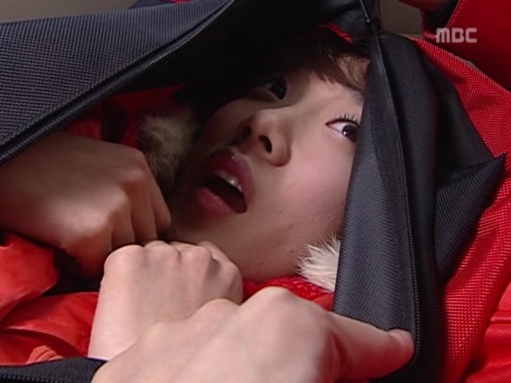 [거침없이하이킥] 보드가방이랑 사귀는 민용이 ㅋㅋㅋㅋㅋㅋ.jpg | 인스티즈