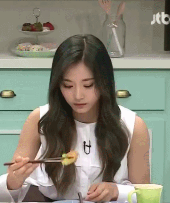 맛있는 음식을 먹은 쯔위 반응 | 인스티즈