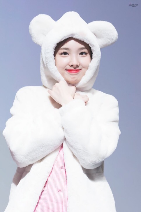 [트와이스] 팬들에게 눈 던지는 나연이 | 인스티즈