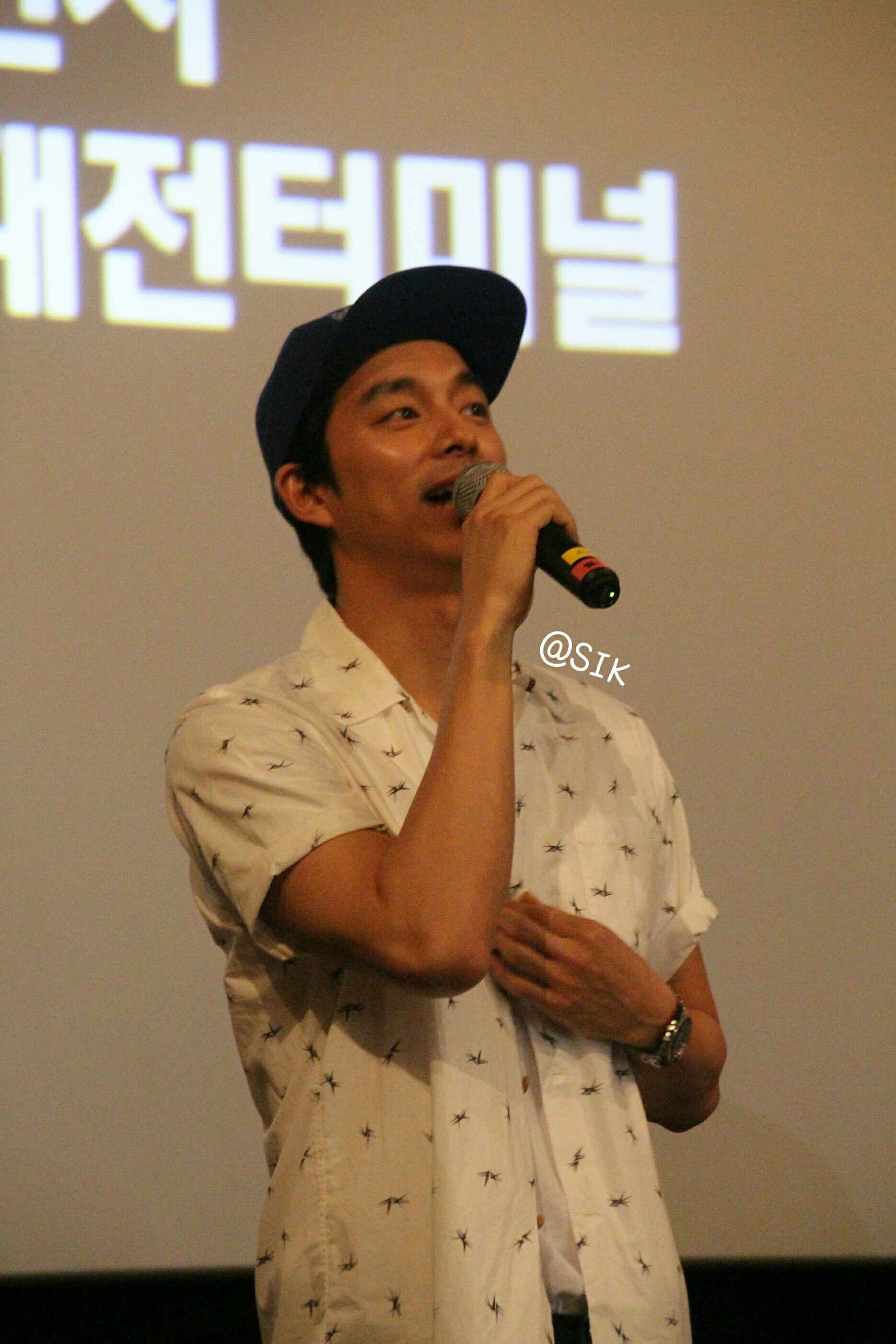 부산행 무대인사 가서 공유 기럭지 찍었는데 ㄷㄷ.. | 인스티즈