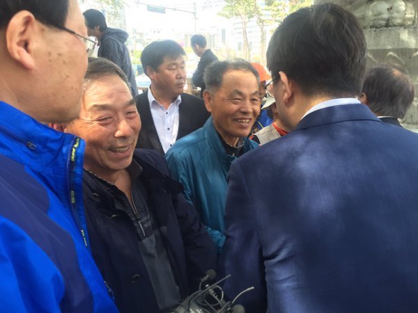 문재인을 따뜻하게 환영해주는 광주시민들.jpg | 인스티즈