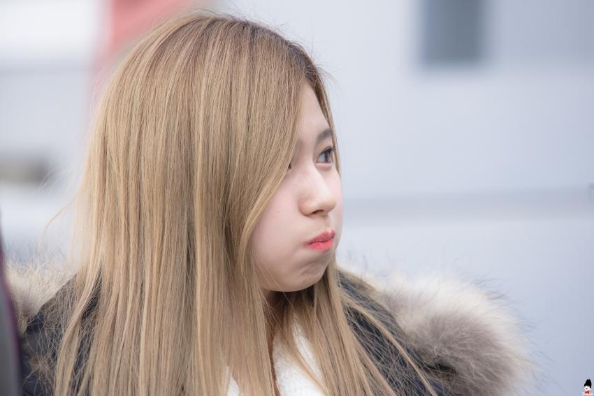트와이스 사나가 먹고싶은거 마음껏 먹으면.....gif | 인스티즈