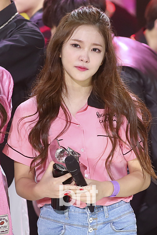 1위 수상후 눈물흘리는 레드벨벳 예리 | 인스티즈
