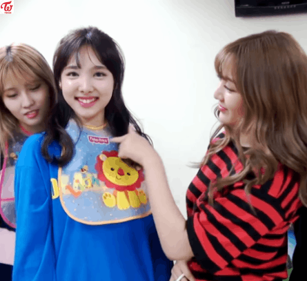 [트와이스] 지효가 너무 눌러서 고장난 나연 | 인스티즈