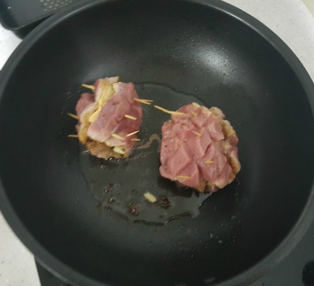 패망의 기운이 서려있는 돼지고기 치즈말이 | 인스티즈