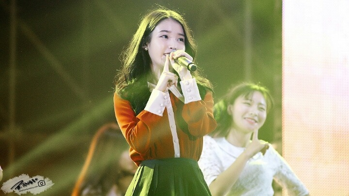 아이유 손.jpgif | 인스티즈