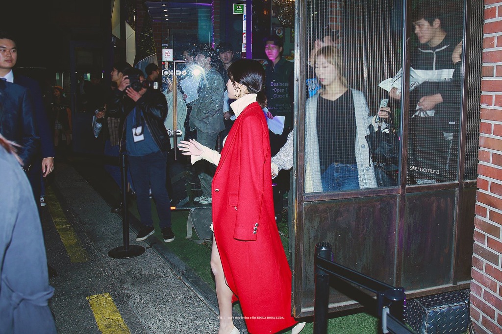 빨간 코트 보나 | 인스티즈