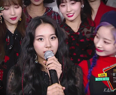 181123 뮤직뱅크 인터뷰 트와이스 gif | 인스티즈