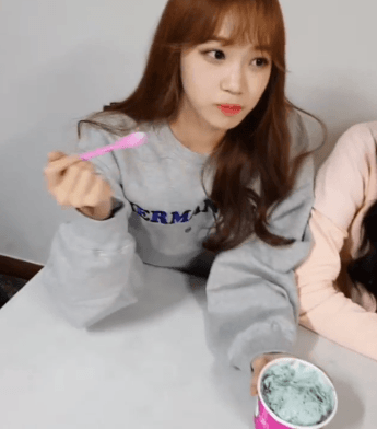 아이즈원 민초단 대장 김채원.gif | 인스티즈