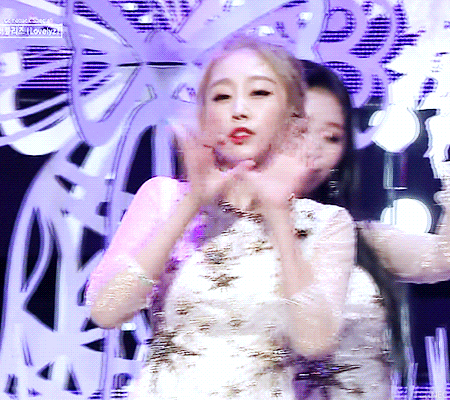 너무 커서 상처까지 났다는 러블리즈 귀걸이 크기.jpgif | 인스티즈