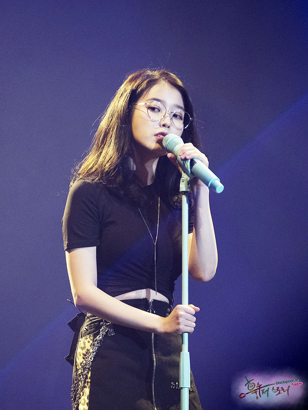 섹시함과 아름다움이 공존하는 광주콘서트 아이유.jpg | 인스티즈