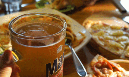 최고의 조합! 피자+맥주=피맥 gifjpg | 인스티즈